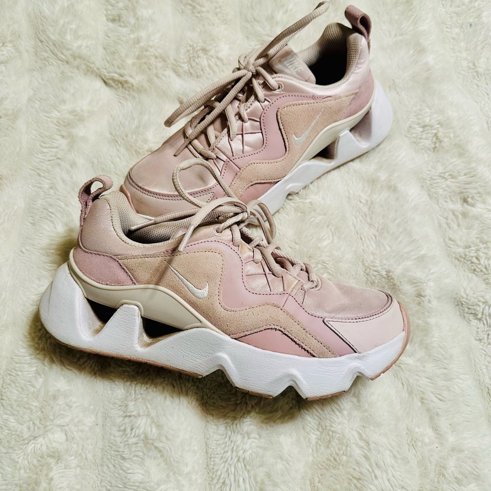 Women’s Nike RYZ 365 Athletic Shoes